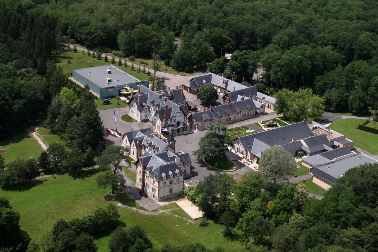 Hotel-Restaurant Domaine De La Grande Garenne Neuvy-sur-Barangeon Exteriör bild