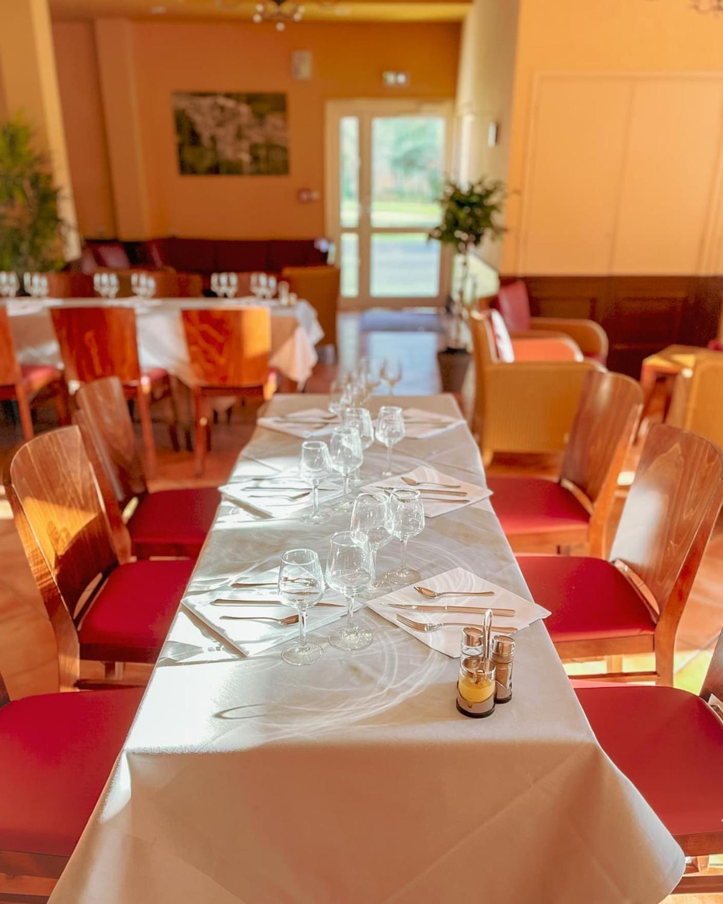 Hotel-Restaurant Domaine De La Grande Garenne Neuvy-sur-Barangeon Exteriör bild