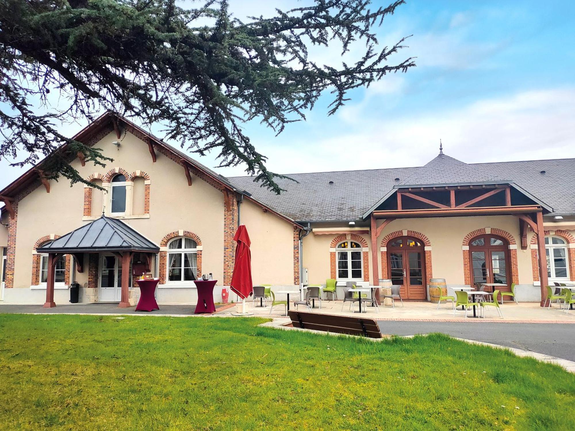 Hotel-Restaurant Domaine De La Grande Garenne Neuvy-sur-Barangeon Exteriör bild